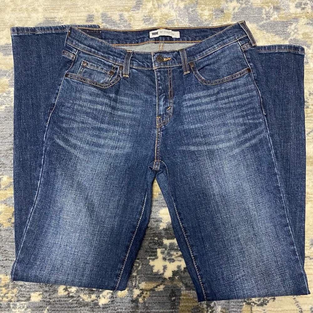 Women Levi Jeans